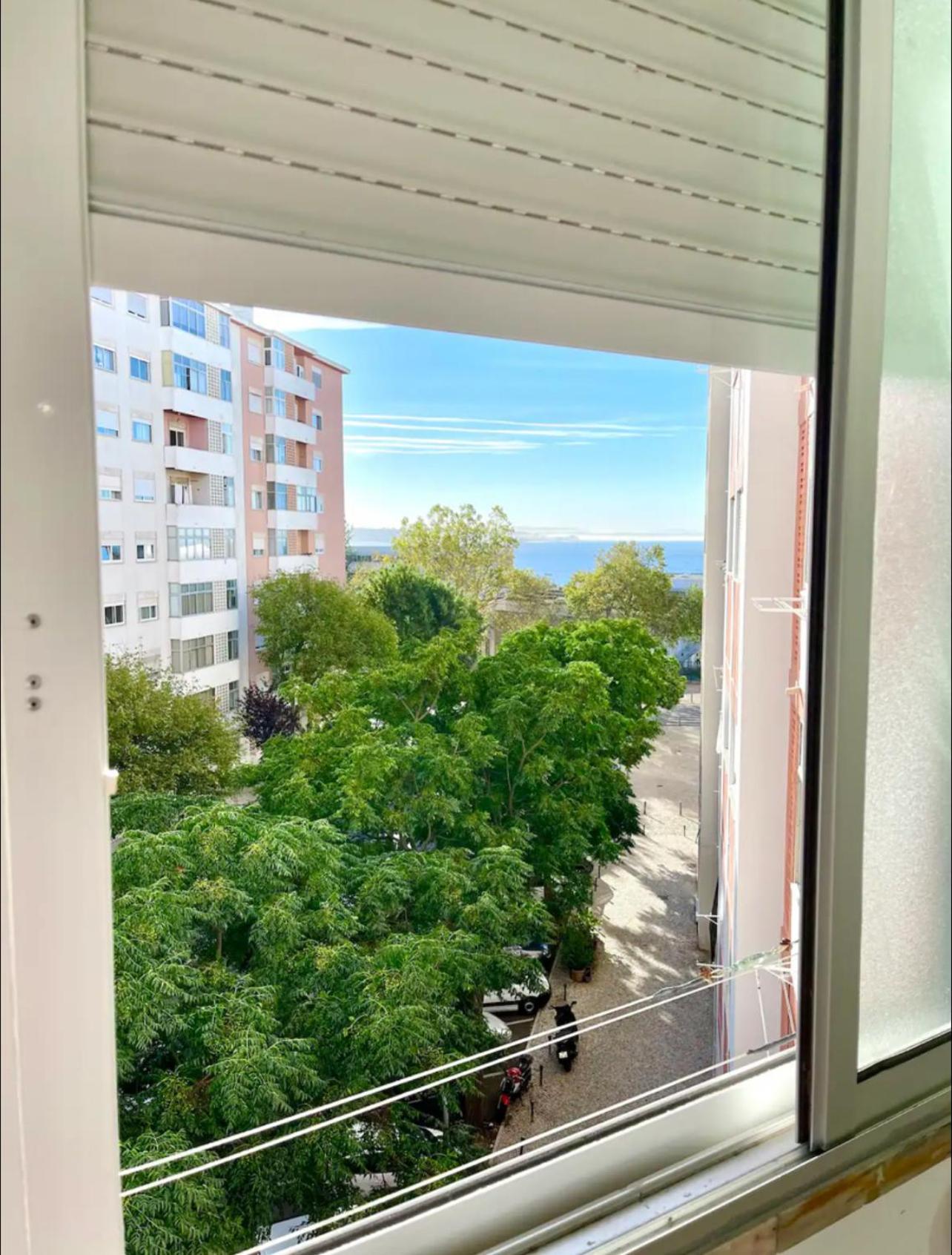 Sea View Apartment & 4 Minutes Walk To The Beach Paco de Arcos Luaran gambar