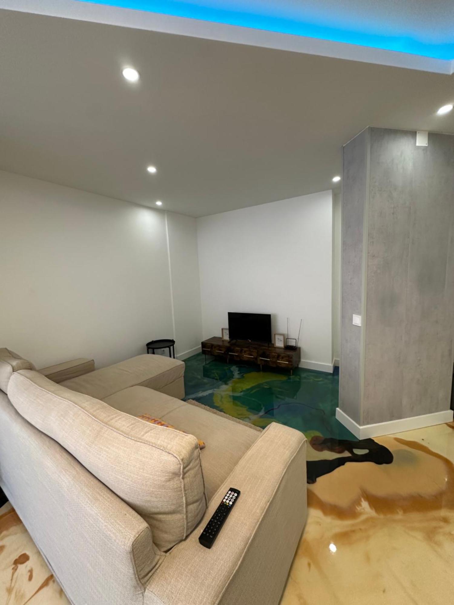 Sea View Apartment & 4 Minutes Walk To The Beach Paco de Arcos Luaran gambar